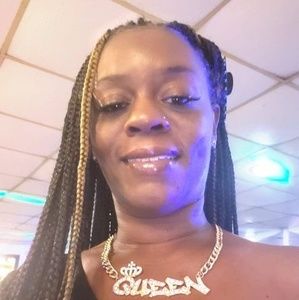 Meet your Posher, Latisha